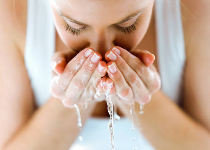 6 Manfaat Luar Biasa Mencuci Wajah Sebelum Tidur