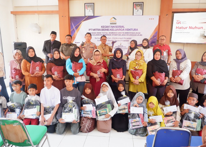 Bagikan Sembako dan Santunan, PT MBK Ventura dan OJK Perkuat Literasi Keuangan di Sumedang