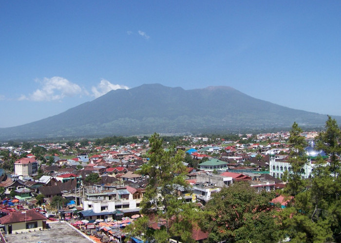 Gunung Marapi Sumatera Barat, Gunung yang Menawarkan Pemandangan yang Memukau dan Beragam Keindahan Alam