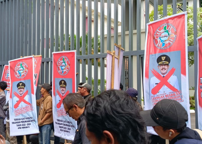 Massa Minta Kejati Jabar Tetapkan Tersangka Korupsi Tunjangan Perumahan DPRD Indramayu