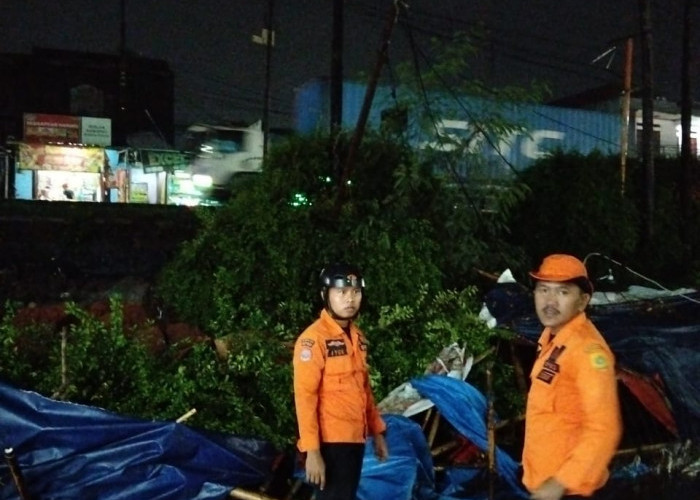 Tanah Longsor di Cileungsi, Dua Unit Motor Tertimbun Material Longsor