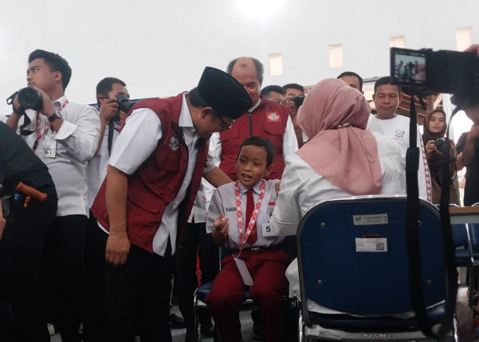 Kelakar Cak Imin Soroti Masalah Mata Para Pelajar di Sekolah Rakyat Bogor