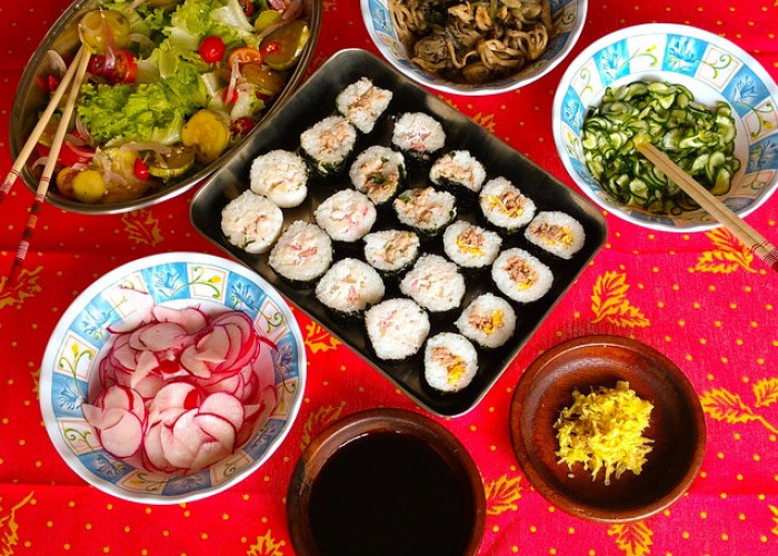 16 Makanan Khas Jepang yang Populer di Indonesia dengan Rasa Menggugah Selera!    