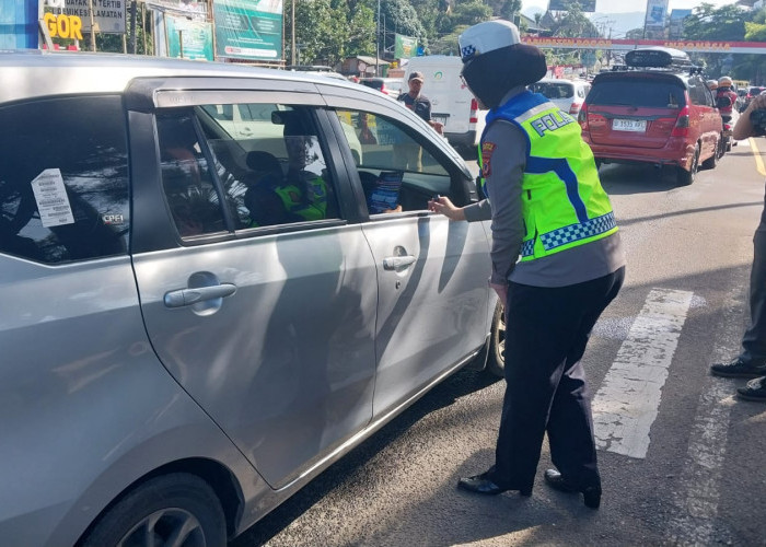 Polres Bogor Sosialisasikan CFN ke Pengendara di Jalur Puncak
