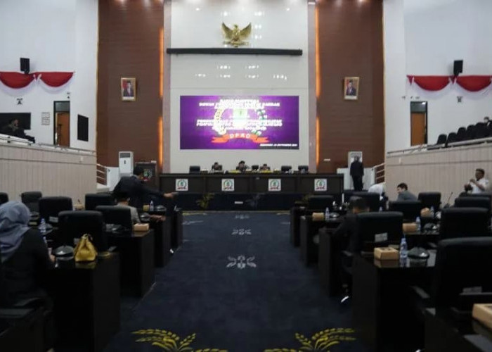 DPRD Karawang Angkat 4 Legislator Sebagai Pimpinan