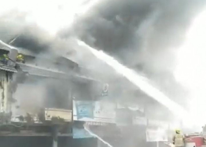 Breaking News! Kebakaran di Pasar Induk Caringin Kota Bandung 