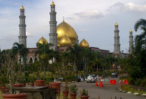 Masjid Kubah Emas Siap untuk Ribuan Jemaah Salat Iduladha Besok