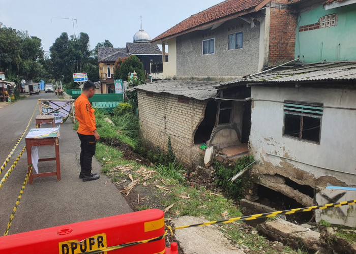 Pondok Pesantren di Tenjolaya Kena Dampak Longsor TPT