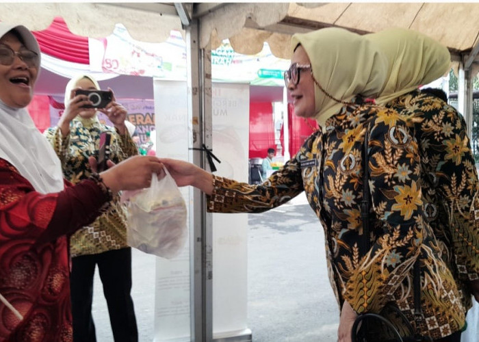 Dorong Ekonomi Bagi Pelaku Usaha Lokal, Kejari Kabupaten Bandung Gelar Pasar Murah
