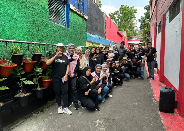 Srikandi PLN Icon Plus Regional Jawa Barat Wujudkan Pemukiman Berkelanjutan Lewat Program Vertical Garden