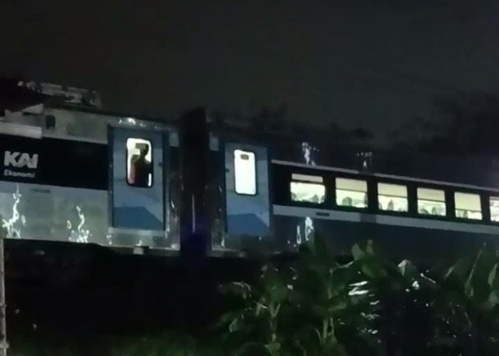Diduga Akibat Gempa, Kereta Anjlok di Tanjungpura Karawang