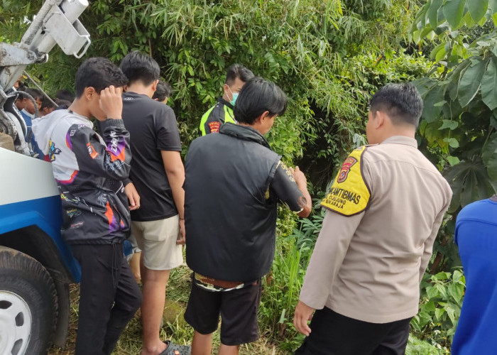 Sopir Diduga Mengantuk, Mobil Terperosok ke Jurang