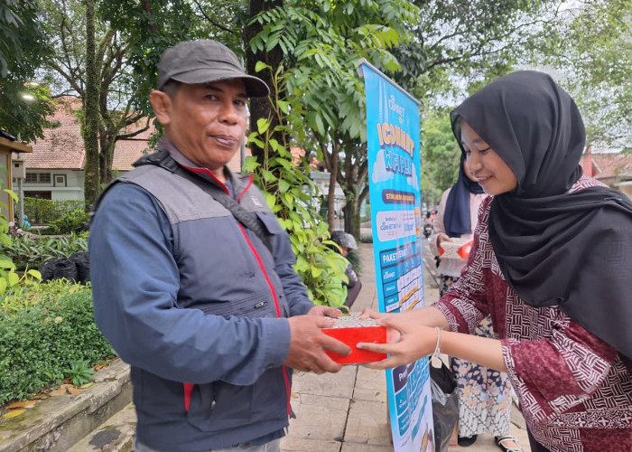 ICONNET Jawa Barat Tebar Kepedulian Ramadan Melalui Aksi 'CONI Berbagi Takjil'