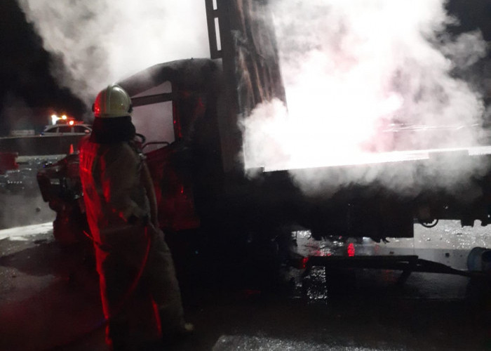 Rem Blong Truk Tronton Akibatkan Kecelakaan di Gate Tol Ciawi, Delapan Orang Tewas dan Tiga Kendaraan Terbakar