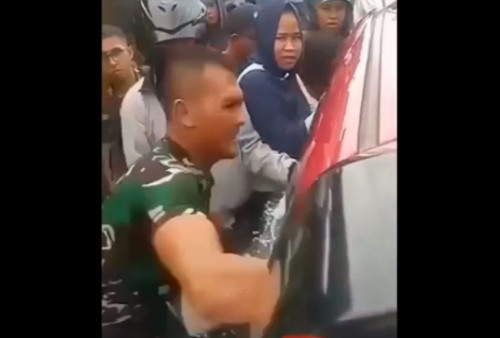 Viral, Aksi Heroik Prajurit TNI Pecahkan Kaca Jendela Untuk Selamatkan Balita yang Terkunci didalam Mobil