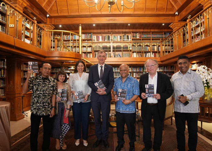 lham Habibie Ajak Generasi Muda Jaga Keanekaragaman Budaya Lewat Peluncuran Antologi Puisi Agung Jerman