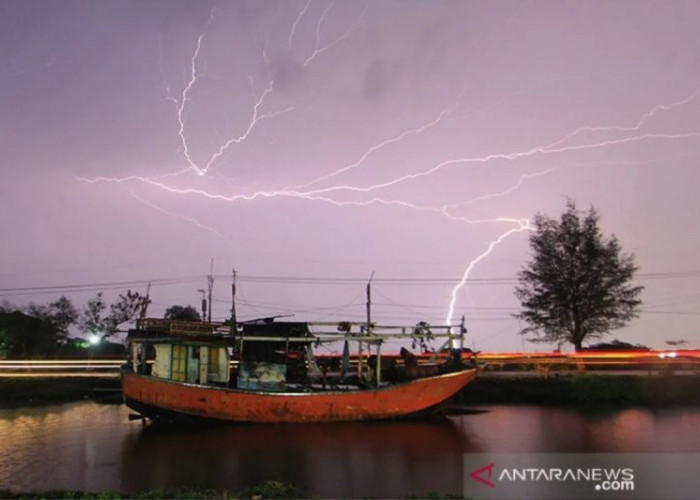 BMKG Umumkan 14 Daerah di Indonesia yang Berpotensi Mengalami Cuaca Ekstrem dan Berstatus Waspada