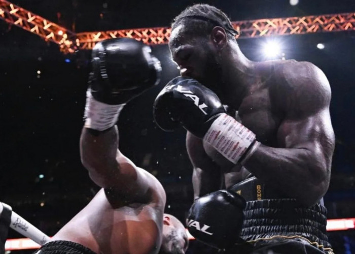 Duel Sengit di London, Deontay Wilder Menang Tipis atas Derek Chisora