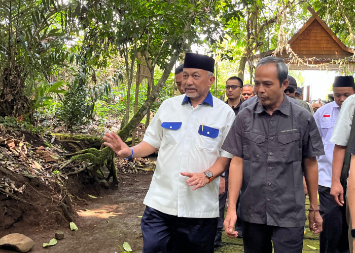 Ahmad Syaikhu Ziarah ke Makam Adipati Singacala dan Pangeran Usman Saat Kampanye di Ciamis