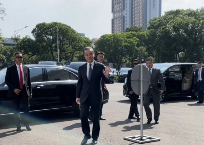 Menteri Luar Negeri China Wang Yi Bertemu dengan Presiden Jokowi