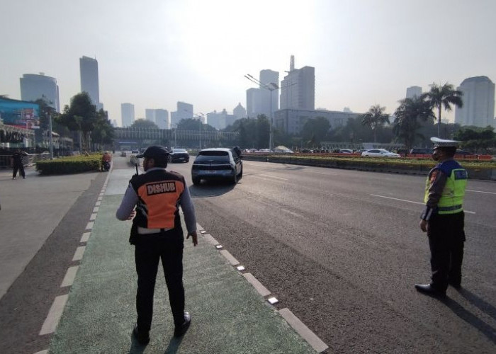 Polisi Lakukan Rekayasa Lalu Lintas Jalan Sudirman Saat Delegasi dari KTT ASEAN Melintas