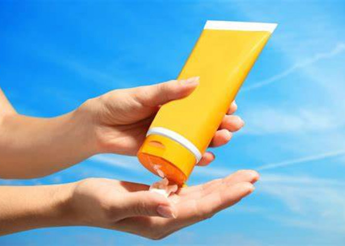 10 Rekomendasi Sunscreen Waterproof yang Tahan Keringat