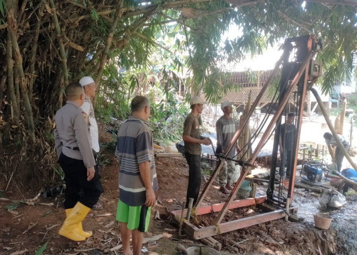 Polisi Bikin Sumur untuk Atasi Kekeringan di Desa Tapos, Kabupaten Bogor