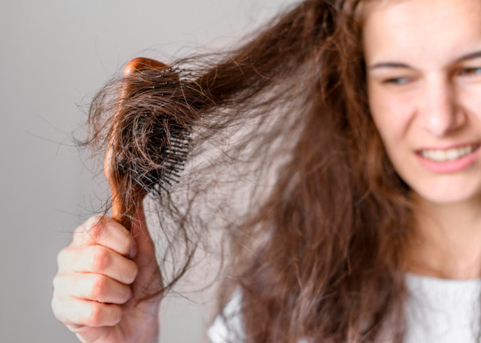 7 Cara Mengatasi Rambut Kering dan Kusut di Rumah