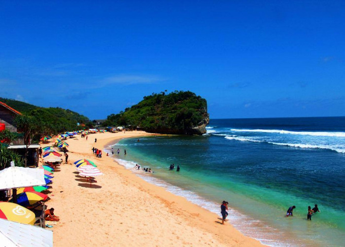Wisata Pantai Jogja Terbaru, Nikmati Potret Bentang Tepi Laut Terpanjang di Pantai Sepanjang!