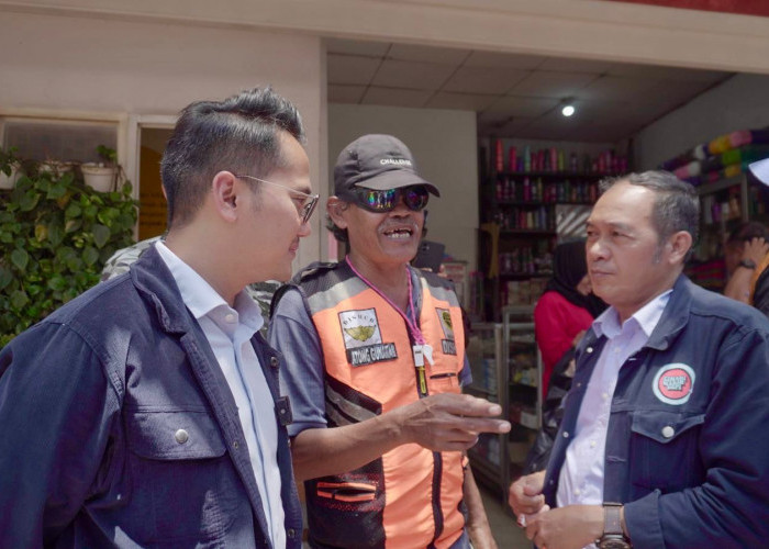 Ngatiyana-Adhitia Yudisthira Sambangi Warga Kebon Cau dan Pedagang di Jalan Gandawijaya   