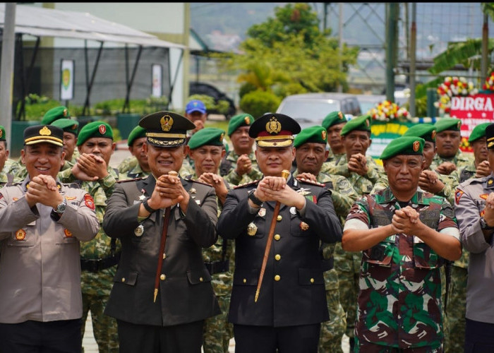 Umroh untuk Pengabdi Terlama: Hadiah HUT TNI dari Kapolresta Bandung