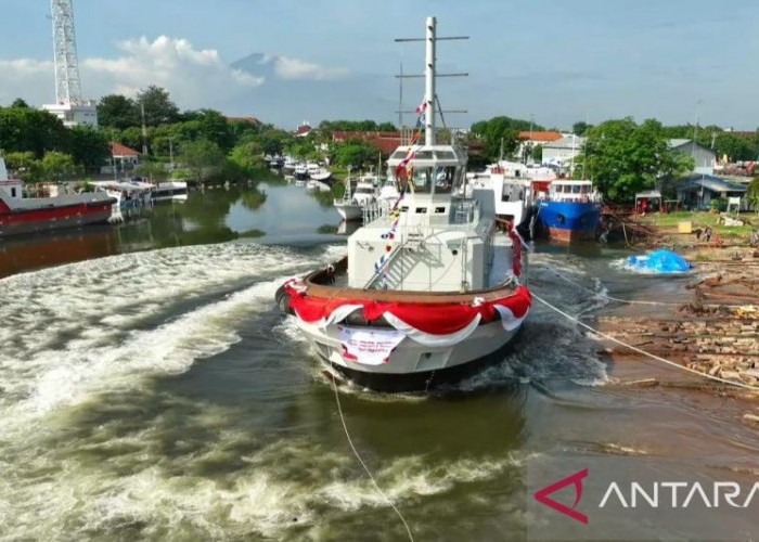 TNI AL Perkuat Armada dengan Kapal Tunda Baru Buatan Dalam Negeri   