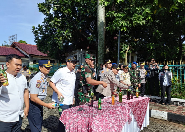 Jelang Nataru, Pemkab dan Polres Bogor Musnahkan 15.250 Botol Miras