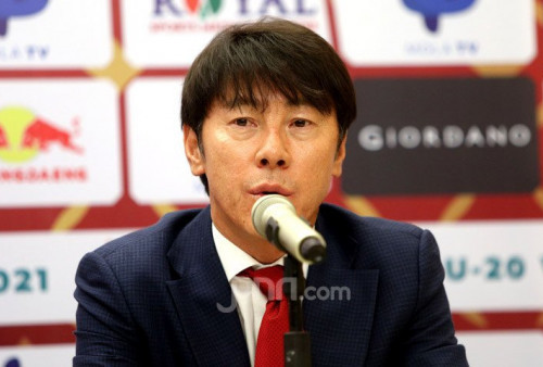 Shin Tae-yong Lemparkan Bola Panas pada Klub-Klub Liga 1 Indonesia