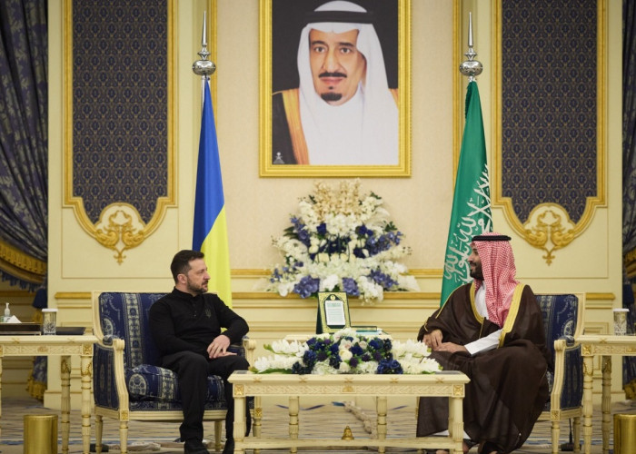 Zelenskyy Bahas Perdamaian dan Kerja Sama Ekonomi dengan Putra Mahkota Arab Saudi