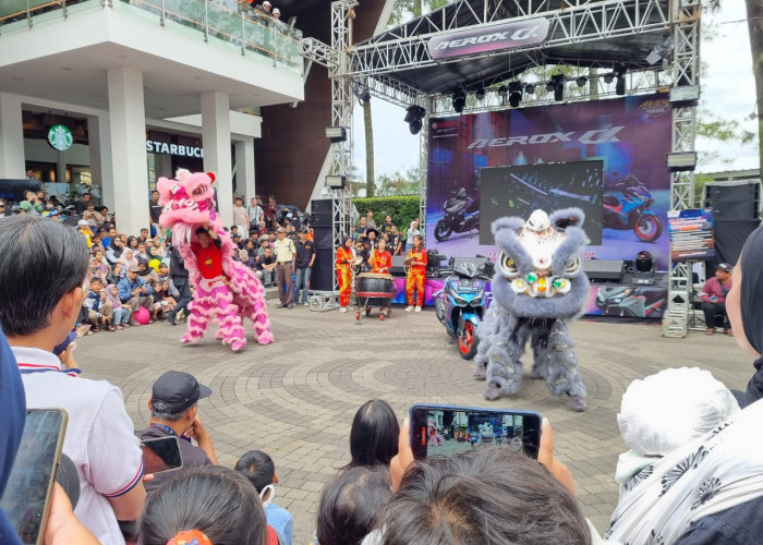 Antusiasme Pengunjung Rayakan Imlek di Ciwalk Bandung, Ada Barongsai hingga Festival Dimsum!﻿