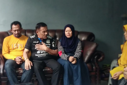 Bos Persib Curhat ke Keluarga Bobotoh Bogor yang Wafat, Tangisnya Tak Terbendung