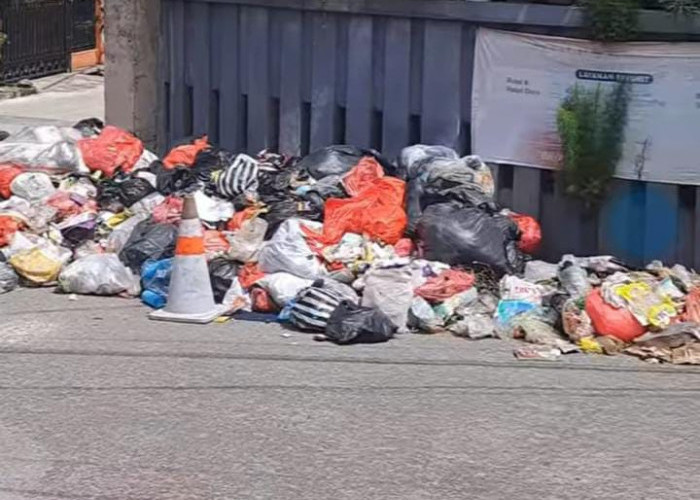 Tumpukan Sampah di Ciomas Bogor, Warga Keluhkan Pengelolaan yang Tidak Bijak