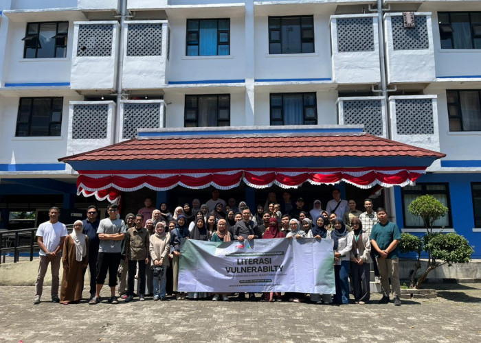 Tim PKM Psikologi Pendidikan SPs UPI Dorong Ibu di Ujung Berung Berani Terbuka Lewat Literasi Vulnerability