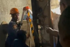 Damkar Bogor Evakuasi Lansia yang Jatuh ke Sumur