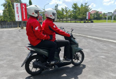 Hindari Berboncengan dengan Memegang Behel Belakang Sepeda Motor   