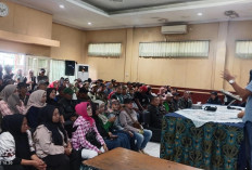 Perkuat Silaturahmi, Ketua Relawan Bedas Galih Hendrawan Salurkan Paket Sembako di Pameungpeuk