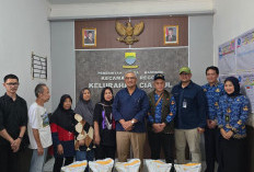 Jelang Lebaran, BULOG Bandung Salurkan Bantuan Beras dan Minyak Goreng untuk 146 Ribu Warga