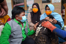 Anggota Komisi IX DPR RI,  Asep Romy Romaya Sambangi Para Korban Bencana Cisarua