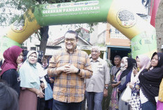 Warga Baleendah Antri untuk Pasar Murah Desa Malakasari