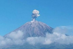 Gunung Semeru Meletus Puluhan Kali dalam 6 Jam, Disertai Suara Dentuman