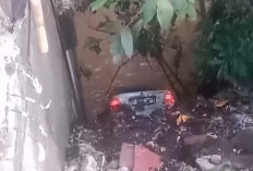 Mobil Terperosok ke Sungai Diduga Pengemudi Ngantuk di Jalan Raya Jakarta-Bogor
