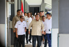 Ahmad Luthfi Dampingi Prabowo Kunjungi Sekolah di Cilacap, Para Siswa Respons Positif Program MBG 