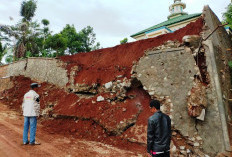 Longsor di Sumedang, 1 Rumah Rusak Parah dan 7 Terancam Tergerus