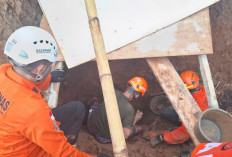 Proses Evakuasi 4 Korban Tertimbun Longsoran di Desa Cisempur Sumedang Masih Diupayakan Tim SAR Gabungan